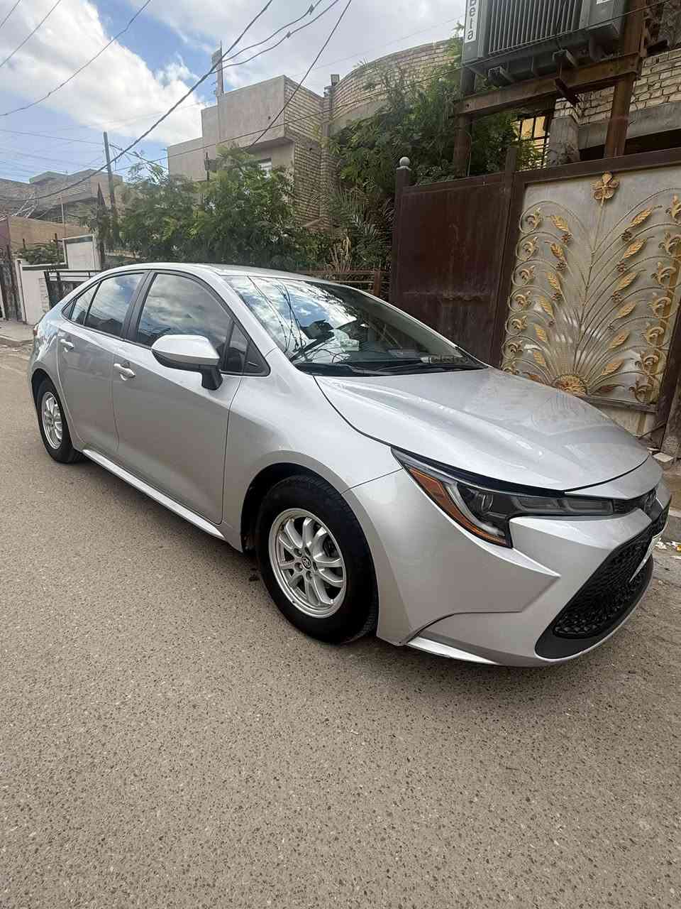 كورلا هايبرد موديل 2022
محرك 1800 المرغوب 
دخلت نهايته 23 شهر ال12 
وارد أمريكي 🇺🇸 ياباني 
سياره عليها عنايه 
وتبديل دهن فقط Amsoil
امزويل 
تخم تاير جديد 
دسكات امامي خلفي 
سيارة متصرف عليها دينار واحد 
حادثها قبق صندوك بمريكه مبدل وجاملغ صبغ ولباب بدون دواخل 
بدون ايرباك 
بجم صندوق كبس 
رقم بغداد باسمي مواصفات LE محسن 
مواصفات
 🔴بصمه 
⚪️بجم لد زنون SE بلادي 
🟠عداد ديجيتال يتحول مايل وكيلو متر 
🔵تحديد مسار 
⚫️قيادة ذاتيه 
🟢رادار امامي
⚪️توقف ذاتي 
🟤سايد بريك بصمه auto hold 
🔵مخرجType_C_
🔴تحكم ستيرن جهتين   
🟤شاشة   Drive Mode    
🟡أريل + نفكيشن  كامره خلفية 🎥 
🟢حساس حماية الأطفال والركاب من انحصار الأصابع أو الرقبة
 
صور الحادث مرفقه مع صور + سونار

السعر 150 بيه مجال
مكاني زعفرانيه
***********
