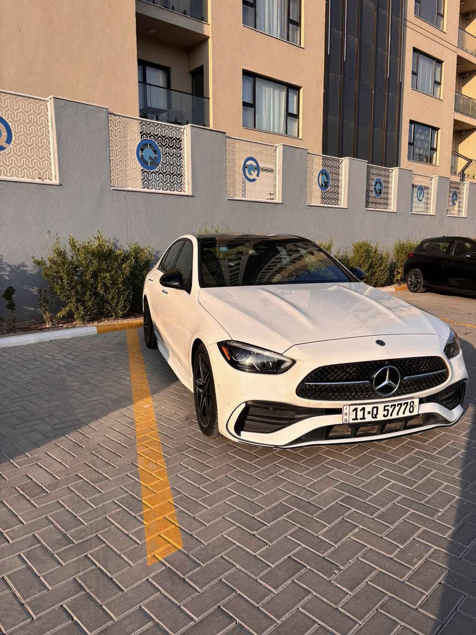 ⸻

🚘🔥 للبيع مرسيدس C300 موديل 2023 🔥🚘
⭐ كت AMG بلادي أصلي

🌞 بانوراما
💡 لايتات داينمك
🛑 رادار أمامي
🟠 نقطة عمياء
🔙 رادار خلفي
🤖 قيادة آلية

🔥 كشنات تدفئة
⚡ كشنات كهرباء
🌈 داخل LED بـ 64 لون
🔊 سستم سماعات Sennheiser
📷 كامرة خلفية
🧭 حساسات 360°
🅿️ أوتو بارك (ركن ذاتي)
🚗 5 أنظمة قيادة
🔥 ستيرن تدفئة
🖥️ شاشة متغيرة (4 ثيمات)

🛞 ويل AMG أصلي 18 إنج
📍 ماشية 30,000 كم فقط
✅ السيارة عليها كت AMG أصلي

🇺🇸 وارد أمريكي
🔧 (جامَلِغ أمامي مبدّل أصلي – جامَلِغ خلفي مصلّح)
🚫 بدون دواخل
🛠️ كير ومحرك مكفولات من الفتح والتبديل

📍 المكان: حي الجهاد

💰 السعر: 39,000$

📞 للتواصل:
+964 771 193 6921
