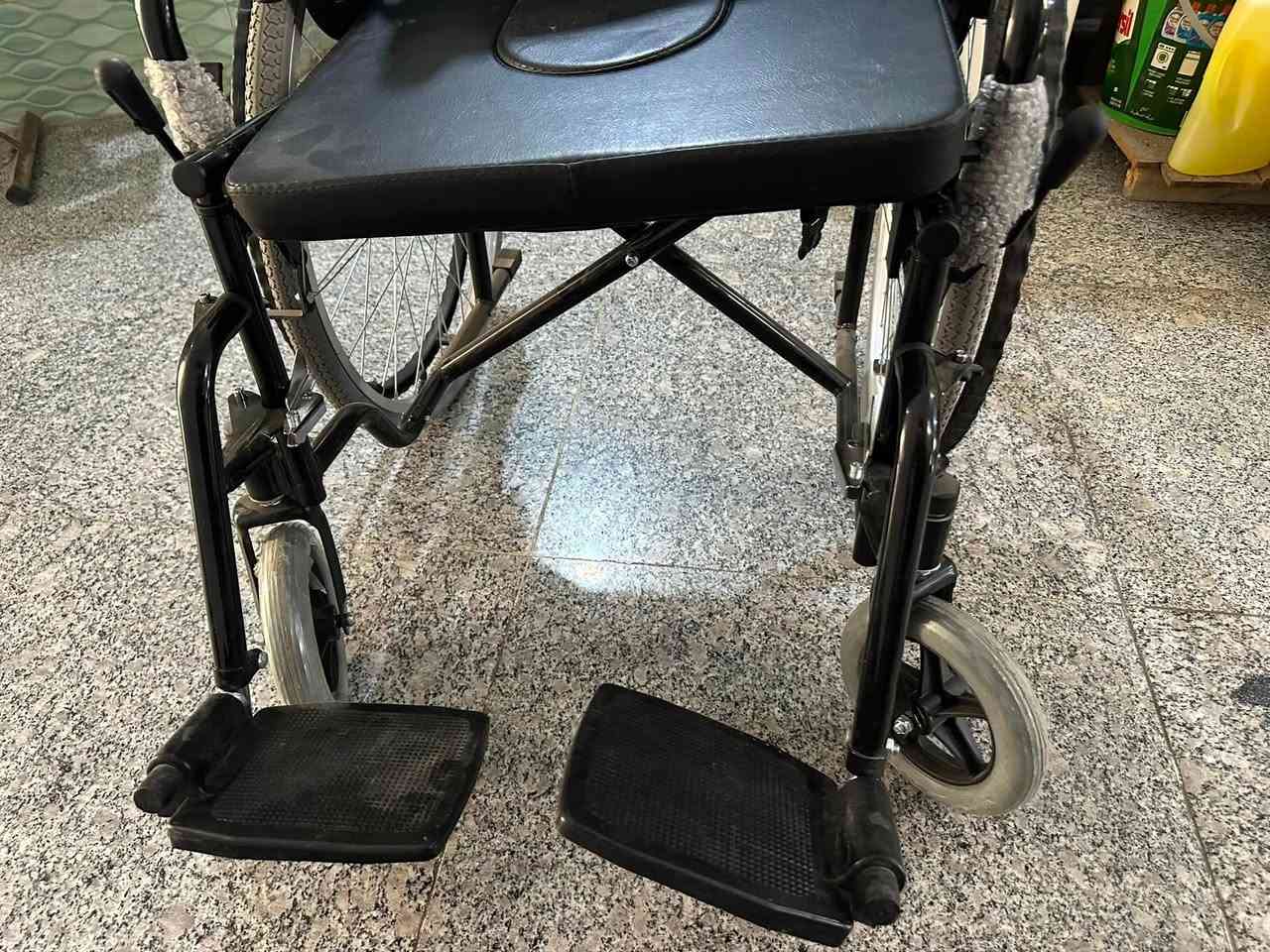سلام عليكم
عندي كرسي متحرك اشتريته جديد استعمال يومين فقط 
مقاسات المقعد: ٤٣*٤٣
نوعية متينة وممتازة 
اشتريتها من فارمستان ب١٤٥ واني ابيعها ب١٣٠


**إذا كنت صاحب هذا الإعلان وتريد حذفه لأي سبب، رجاءا أرسل رسالة إلى الدعم الفني**