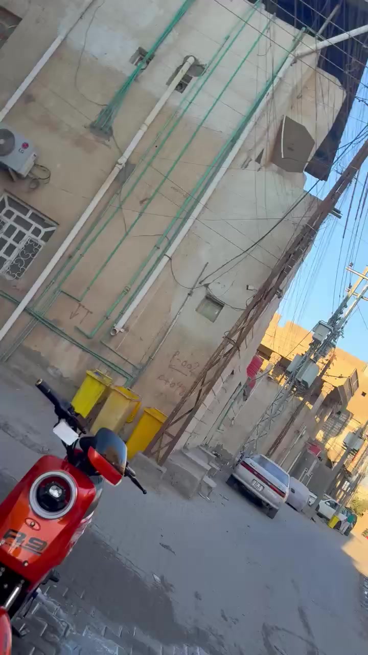 السلام عليكم دراجة شحن موديل 2026 للبيع بطاريات 32 ونلي نضيفة الدراجة كلشش بطاريات نضيفات كلشي شغال السعر 450 وبيهل مجال مكاني البصرة شارع 14 تموز ***********.
