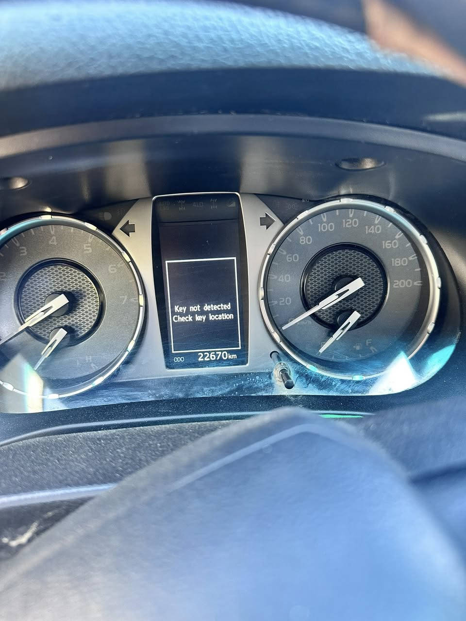 سلام عليكم هاي لوكس 24 ستة سلندر كفالة العامة عنوان بغداد فول مواصفات الاتصال على الرقم ***********
