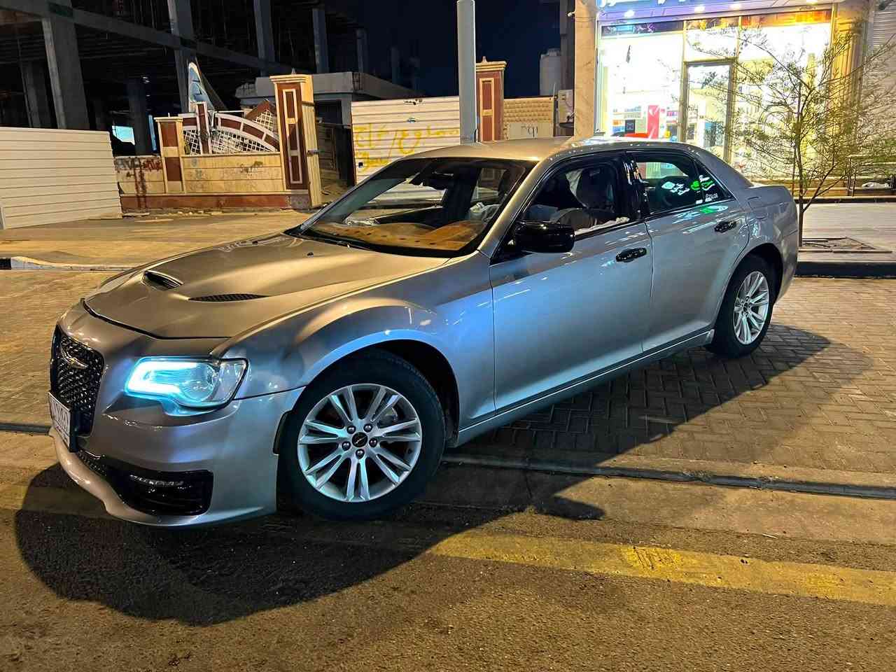 السلام عليكم
اوباما للبيع فقط 
سياره حلوه ونضيفه محدثه srt
بيه باب سائق وجاملغ تبديل
وبنيد وجاملغ صبغ 
وخيط تبخير بسيط 
سعره مناسب 163
***********
مكان بصره
