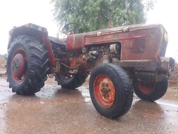 السلام عليكم.عنتر للبيع ٨٣ مكفولة كفالة عامة بم محرك هيدروليك صدر سنوية شرط التحويل السعر ٤ ملايين وبيهة مجال المكان ديالى جلولاء ***********
