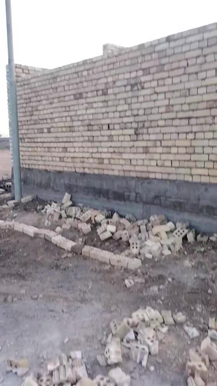 السلام عليكم ورحمة يوجد بيت للبيع في حي جولان ٢ قرب مدرسة توفيق يوجد ماء كهرباء شورع 10 يوجد بيت مساحه 200 نزل 20 وجه 10 بيت مع سكف شاء الله هل سبوع يكمل سكف اي ستفسار تصال على وتساب *********** لكم جزيل الشكر والتقدير
