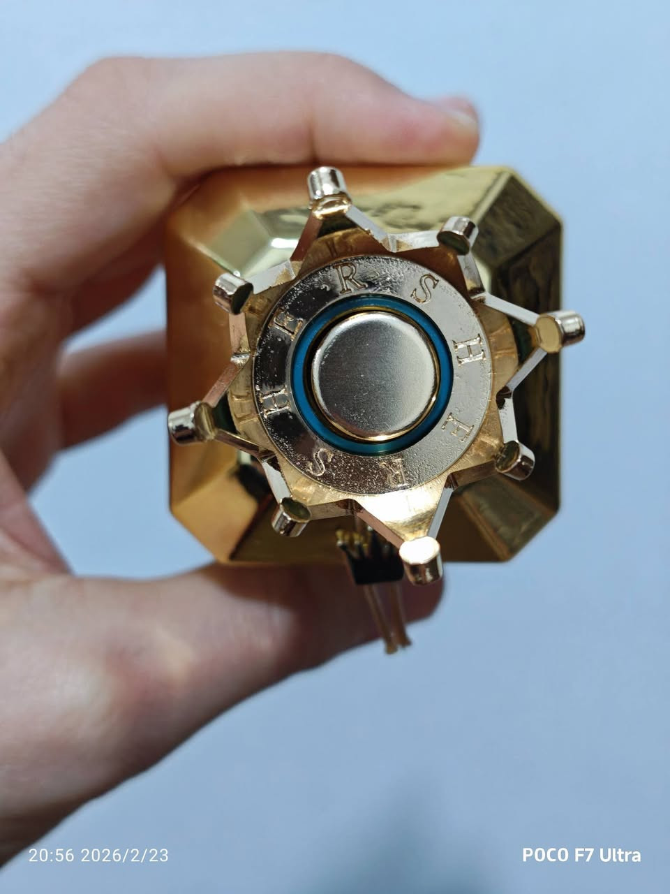 متوفر عطر هيرش لهب الاصلي شرط سعودي جديد فقط مفتوح من باكيت ورشه وحده وثباتيه صار يومين عطر صيفي  يجنن 
السعر 60 الف فقط 
متوفر توصيل لجميع محافظات العراق 
رقم الهاتف ***********
