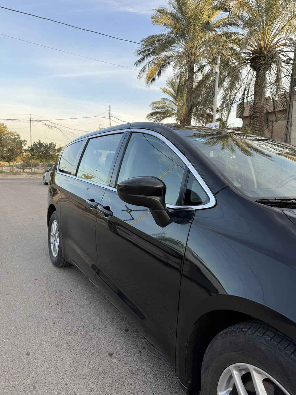 سلام عليكم
كرايسلر باسفيكا موديل 22 لون اسود رقم بغداد بأسمي تحويل ثاني يوم مواصفات معروفه 
بصمه تشغيل عن بعد
تدفئه كشنات وستيرن 
شاشه + كامره 
بيبان سلايد + صندوك كهرباء 
لايت زينون عالي ناصي 
السياره حادثها امامي مبدل جاملغ وبنيد 
وبيها كلير من امريكا ابيع حزام سياره جديده 
مكان سياره بغداد حي العدل 
السعر :183 وبيه مجال 
***********
