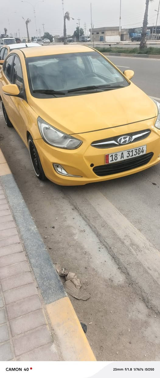 سلام عليكم اكسنت 12 مكينه الف و600 تبريد شغل بيهه بس باب تبديل سعرهه 75 وبيهه مجال ***********
