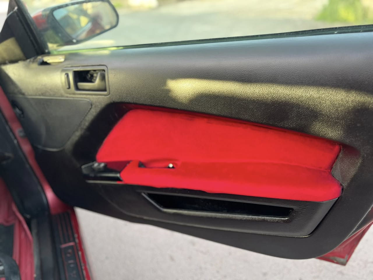 السلام عليكم موستنك للبيع موديل 2010 جاهزه كير مكينه كله جاهز تخم تاير نضيف حادثه جاملغ خلفي بيهه صبغ حزام كلهه شغاله سنويه جديده بسمنه تحويل ثاني يوم السعر ٦٣ وبيه مجال قليل عنوانهه بغداد التاجيات رقم الهاتف ***********
