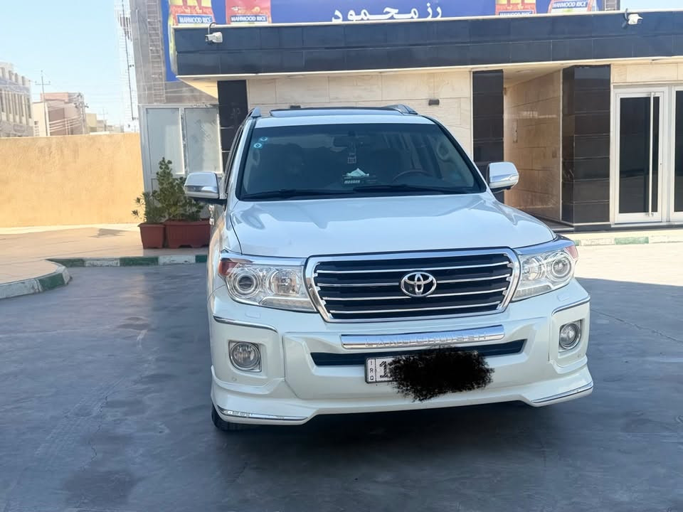 سلام عليكم لاند كروز موديل 2015 SAS اصل محرك 6 سلندر 
رقم بغداد 
فول السياره 
اربع كامرات 
دبل ايرباك 
داخل بيجي 
فتحه كشنات جلد 
مكينه وكير مكفولات بدون فتح بدون كلشي 
معروف مواصفات الساز 
السعر375 وبيه مجال  سياره باسمي 
***********
