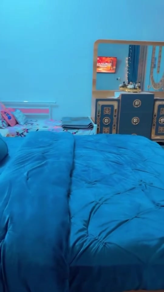 السلام عليكم  غرفة للبيع نظافة ٩٠ ٪؜  ٩ قطع خشب ثقيل  سعر مليون و٢٠٠ الف


**إذا كنت صاحب هذا الإعلان وتريد حذفه لأي سبب، رجاءا أرسل رسالة إلى الدعم الفني**