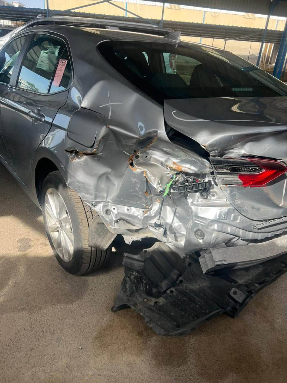 السلام عليكم
كامري موديل 22
السياره بيه جاملغ خلفي
وبالعراق صار بيه طخه بين البابين موظحه بالصور 
بدون ايربك بجم كبس 
***********
مكانه الفلوجه
