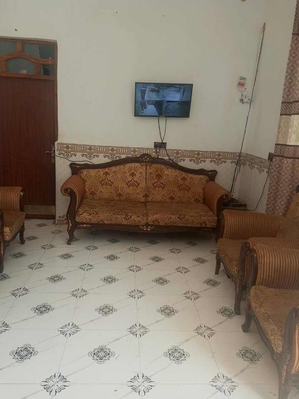 بيت لبيع شارع 40 قرب مدرسة العطاء ب 45 وقابل للتفاوض *********** مساحة 160 وكدم مساحه هم جبير زرعي
