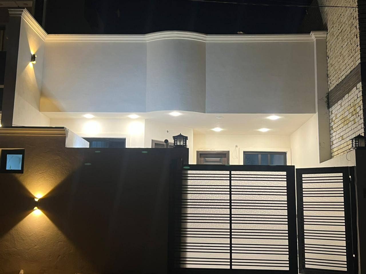 🔸بسم الله الرحمن الرحيم 
🔸دار سكن للبيع بناء حديث. في الضباط السريع
🔸مساحة 150متر واجهة 7.5 نزال 20
🔸 طابق ونص غرفتين منام وصالتين وصحيات عدد 3
اسقبال مطبخ مناور طرمة بناء طابوك درجة اولى حديث كامل فول 
🔸شارع 10 السعر 165 قابل للتفاوض 
🔸الاسعار تحدد من قبل البائع وليس المكتب 
🔸مكتب ابو احمد للعقار 
🔸فلوجة -حي الامين -شارع ابو النسورة
🔸بأدراة :
🔸رأفت المحمدي 
🔸للاستفسار اكثر الاتصال واتس
🔸***********
🔸***********
