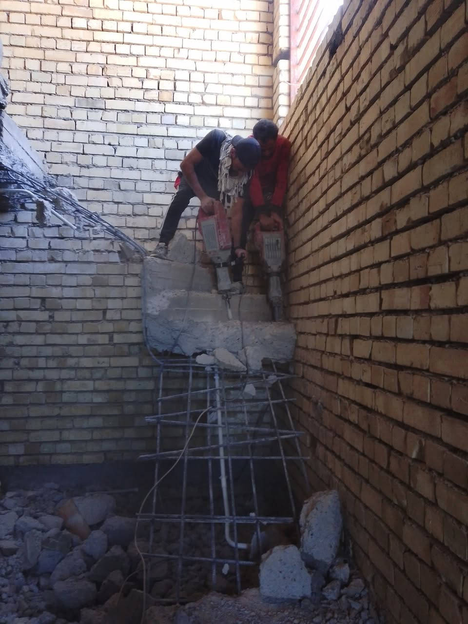 سلام عليكم  / يوجد كادر عمل جاهز/ تصعيد مواد/ تنضيف بيوت/ تفليش/ تكشيط/ تنضيف حدائق/ دفن نهري  / شقلنه ليل ونهار   /ومعداتنه جاهز/ ماعليك بس تصال على رقم  /     ***********
