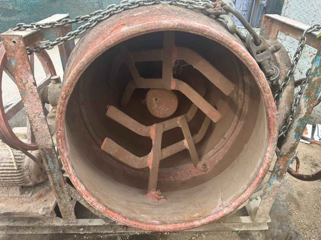 سلام عليكم خباطه مع هزاز قالب للبيع العنوان بغداد الكاظميه ***********
