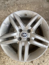 عندي 3 قطع ويل كب و واحد ويل نظيفات جدا مع اطارات نظيفة للبيع رقم 0771...