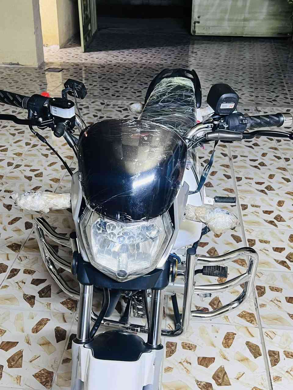 السلام عليكم.
للبيع سنكي ٢٠٢٥مكفول كفاله عامه 
ماطور بعده وضع شركه فول ممفتوح برغي منه 
السعر ١٦٠٠
 
***********
