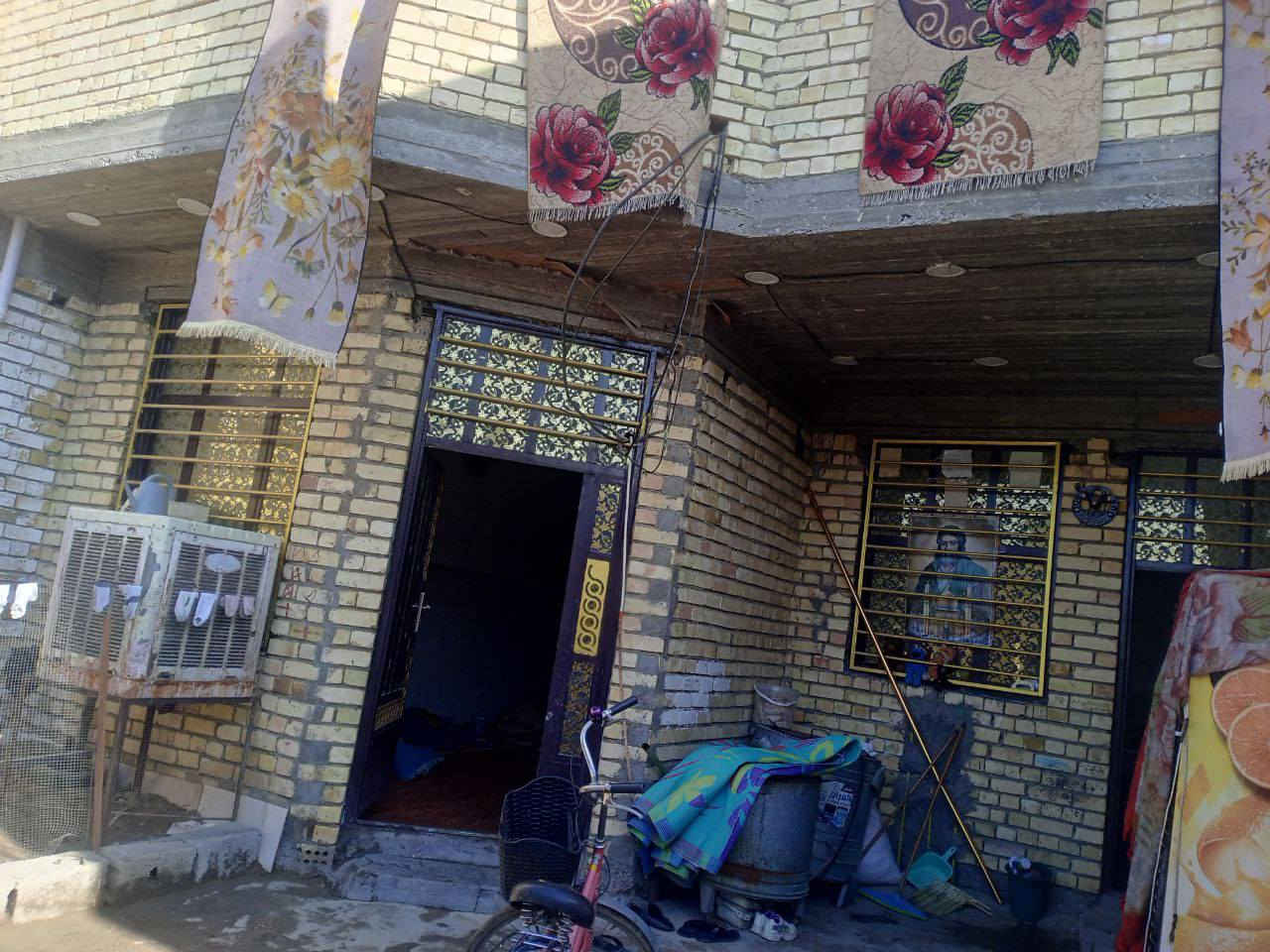 السلام عليكم 150متر في البدعه نزال 20والجبها 7ونص. طابق واحد الطابق الثاني الحولي صاعد للسكف   البيت مطلوب اسكان ***********
