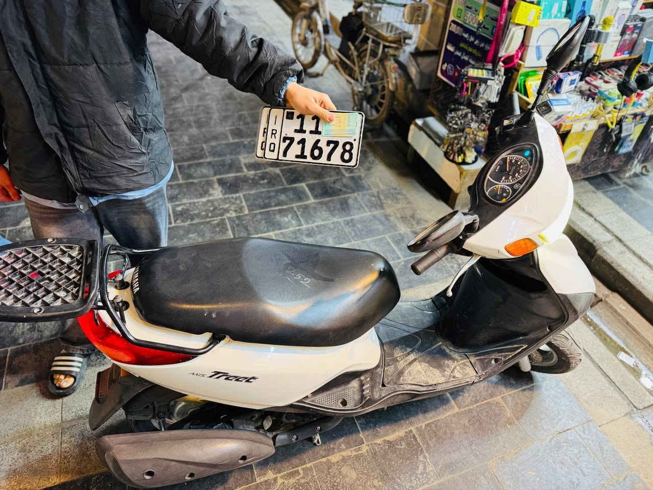 سلام عليكم اكزز مرقم بغداد انكليزي دراجه نضيفه كلشش  ستان كهرابي بيه جداحه مال جكاير همي مكاني كاظمية          رقم بي وتساب ***********0.  رقم اتصال ***********
