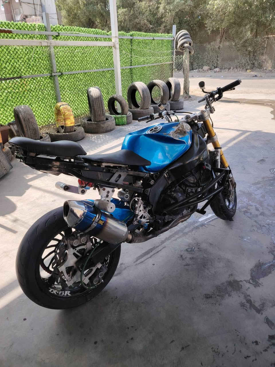 سلام عليكم كاوسكي 2004 مكينه مكفوله هون بدل بس فشكه ما مكصوصه بيه رتيتر تيتنيوم حموه ماكو ابد بيه ستيرن تلاث قطع وبيه حملات وبريك بل يد وبل رجل درجه كلش حلوه نقص بس جملغ لسعر 19 وبيه مجال مكاني بغداد زعفرنيه رقمي ***********  لبيع او مروس
