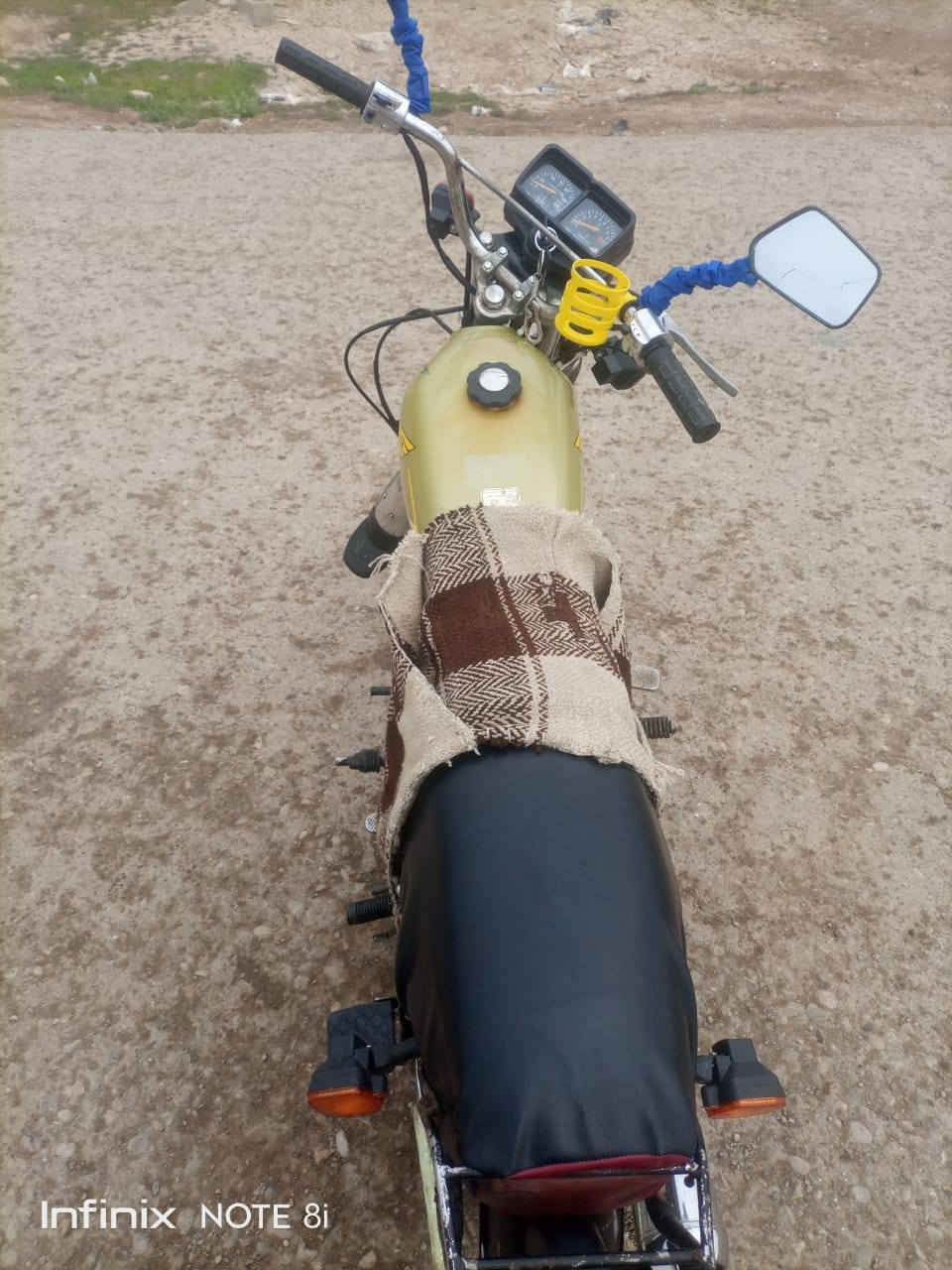 السلام عليكم
دراجه ايراني تايكر مديل 19 
دراجه نضيفه جداً مال جناي مكينه ما ممدود عليهه سبانه مكينه ما مفتوحه جديده شلعه ومعدل الدراجه جاهزه من كل النواحي كهربائيات كلهه شغاله مابيهه اي نقص
السعر 350 وبيهه مجال 
مكان الدراجة الغالبية حي الأكراد 
***********
‏‪***********‬‏
متوفر واتساب
