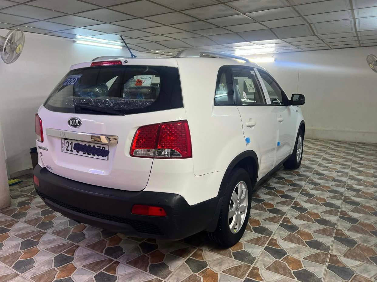 كيا سورنتو خليجي 
موبايل***********
شركت البخيت موديل2012
محرك4سلندر دوش حجم محرك2400
لون ابيض ثلجي
سياره 7راكب3مقعد
قطر صبغ مابي فقط بارد كارت سونار بل منشوره
محرك قبغ مفتوح بدون عيب لا صرف لابخار
سياره دينار ما تصرف عليه جهاز تخم تاير صدر بطاريه كلها جديد
سنويه2031هزه براد جديد بسمي
مكان سياره كركوك استفسار*********** كركوك, العراق
