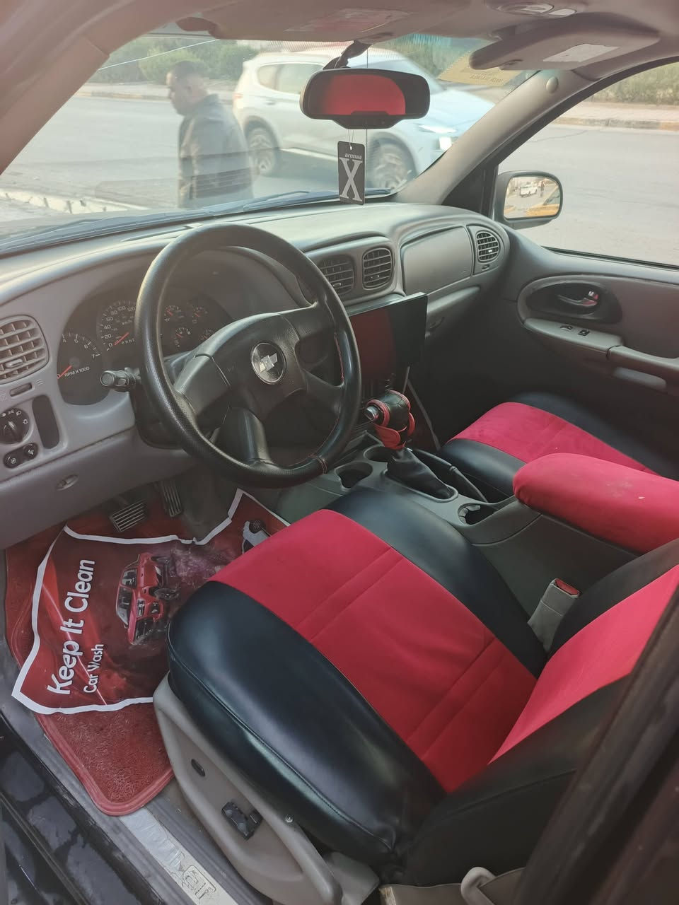 السلام عليكم سياره ابلايزر 
موديل 2008للبيع 
مكينه ابلاد المرغوبه 
السياره جاهزه مابيه نقص 
من صدر امامي  وخلفي 
تخم تاير 
تبريد ثلج 
دواخل جديده 
السياره جاهزه اترايك للبصره 
رقم بغداد دولي 
السعر  78
اوبيه مجال الاتصال 
العنوان بغداد الكاظميه 
 *********** السونر مرفق مع الصور
