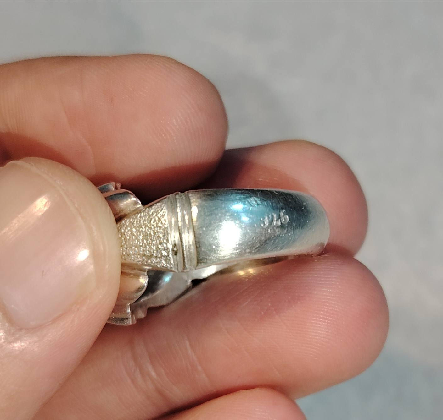 ياقوت احمر أفريقي اصلي  صياغه ثقيلة ومميزه سعر خاص واتساب
***********
