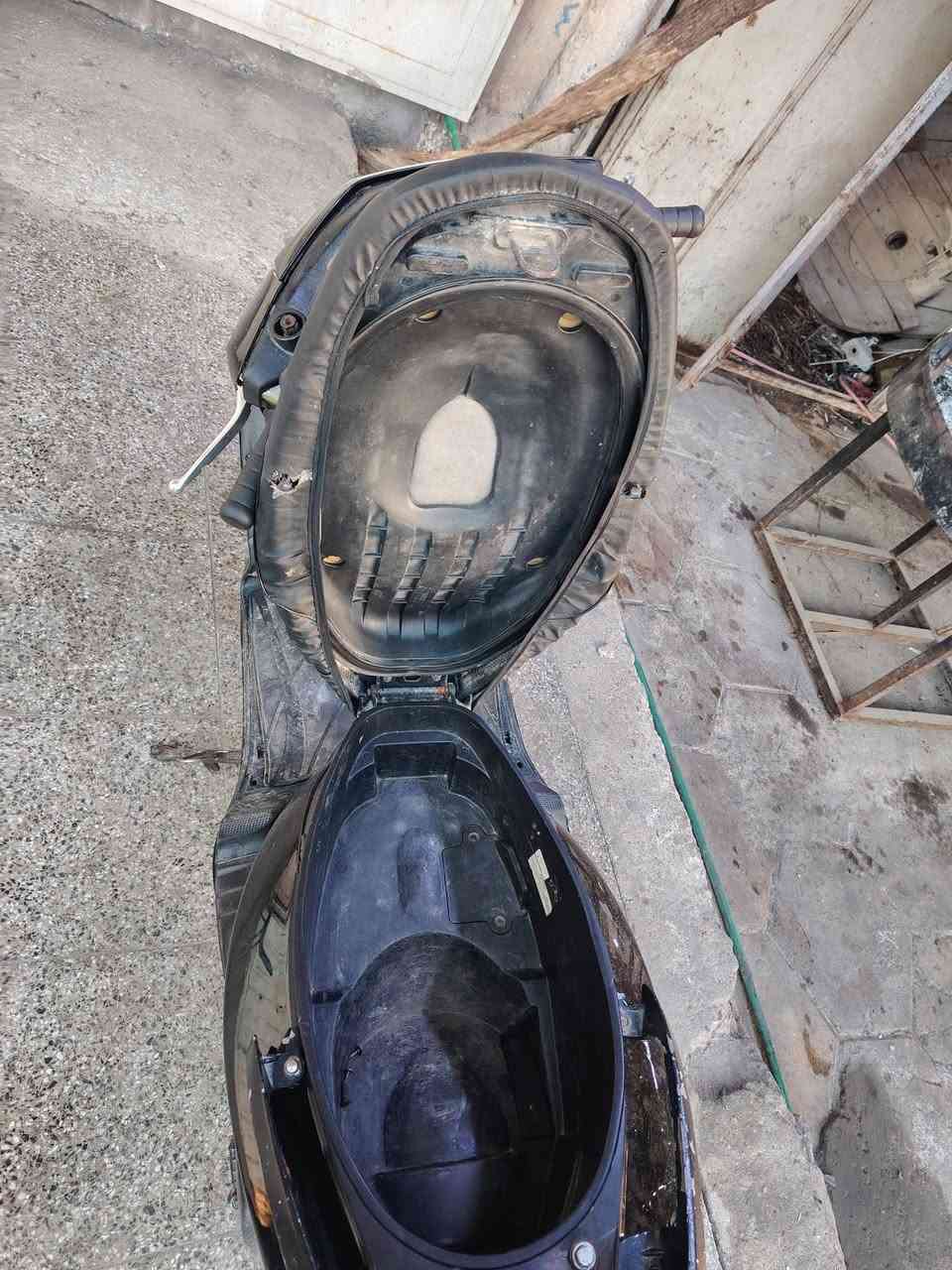 اسلام عليكم سكنز ياباني نثيه كبريتر سرعه١١٠ دراجه حلوه ونضيفه كهربايات كلها شغاله نكره سلف السعر٦٠٠ وبيها مجال عنوان بغداد الدوره ***********
