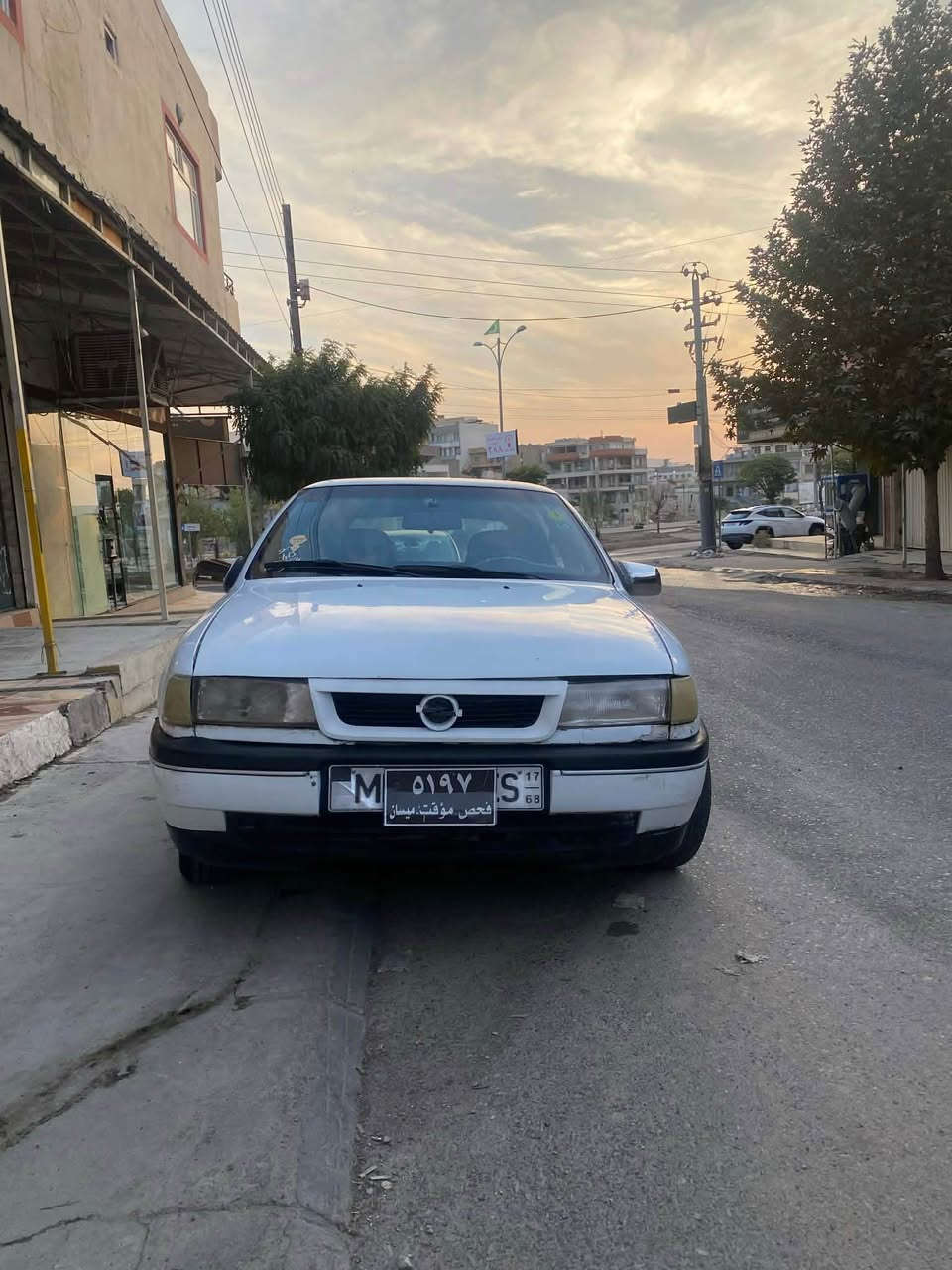 ۆپیڵ ڤیکترا مەکینە ١٨ مەرخوب  سەیرایەکی تابڵێی جوانە هەیکەلی زۆر جوان ماوەتەوە سەیارەکە علوجە ساڵێکە لای خۆمە بەشەرتی ئەوەی ماڵی کەس نەبێت بەنزین کەم ئەخوات ٢ هەفتەیە کابرێتەری لۆکی کراوەتە سەر  زۆر بە هەڵمەتە و بە قوەتە گێڕ عادیە بە پارەی ماتۆڕێک 
١٤ گەڵاو معامەلە لە سلێمانیم
*********** السليمانية, العراق

