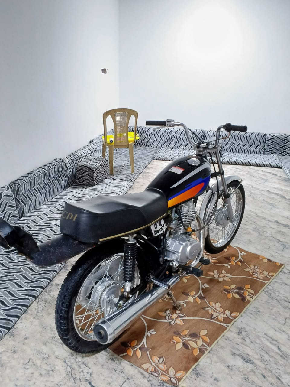 السلام عليكم
نامه اصلي شلامجه ام الباركود ثالث تبديلت دهن بعدهي عسحك ارواق سكنر كامله سعر 700 بيها مجال او مراوس  حسب لقناعه صير لوتي اكتلك ب🩴 مكان نجف حي النداء 
رقمي ***********
