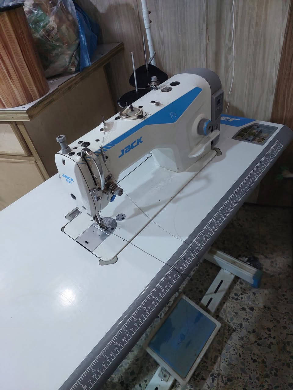 السلام عليكم مكينه خياطه ووافرومكينه دكم للبيع استعمال قليل مابيهن اي عطل اوتصليح للاستفسار*********** ***********
