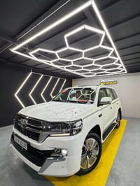 لاندكروزر GXR • ٢٠٢١ • ٥٠٠٠٠ كم