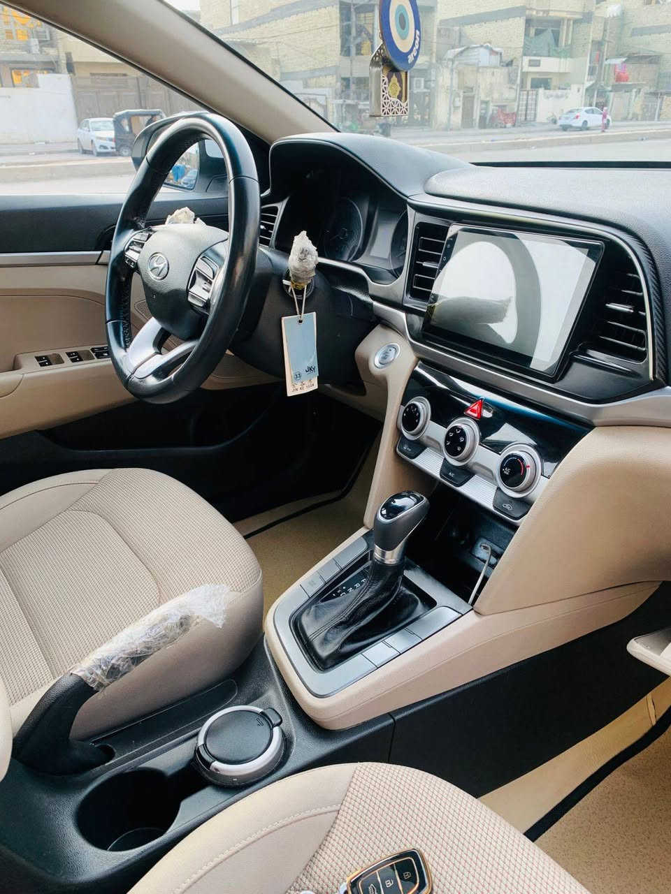 الانترا موديل 2020خليجيه ماشيه 90 
رقم بغداد بسمي مكفوله السياره 
مكاني بغداد
***********
