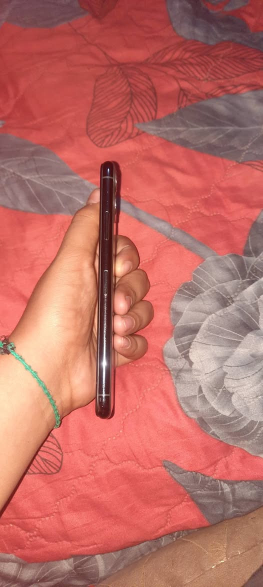 سلام عليكم للبيع ايفون11 برو ماكس جهاز مبدل شاشه وبطاريه وشاشه بيه كسر  200و بي مجال قفل قفل 175 مكان مدينة الصدر هاذا رقمي بس واتساب ***********

