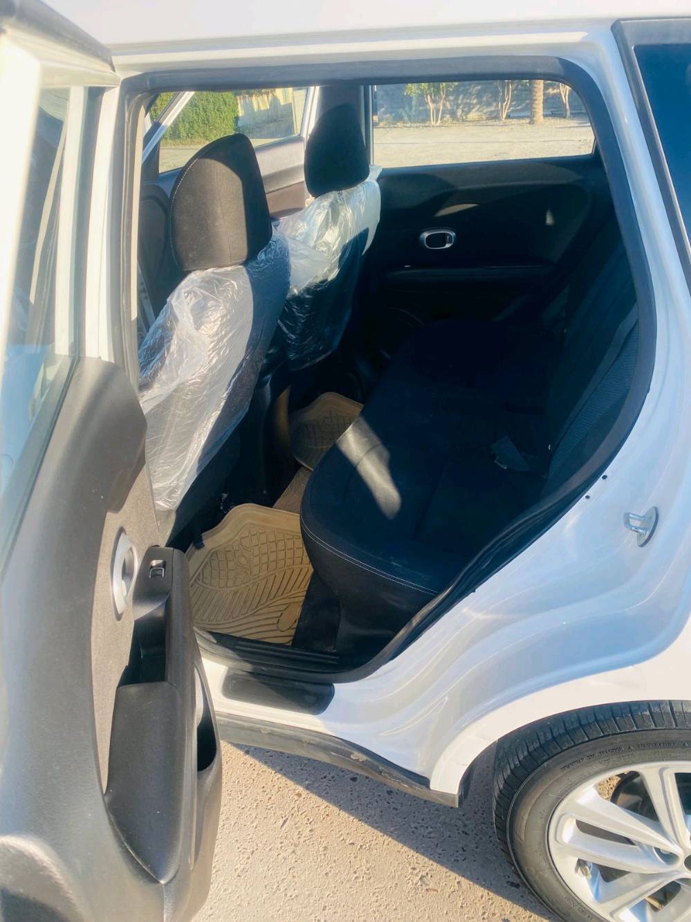 سلام عليكم من رخصه الادمن المحترم
كيا صول 2017 شاشه تحكم ستيرن جهتين حساسات خلفيه كامره خلفيه مانع انزلاق سماعات 6 مكينه GDI 2000 فول صرف بانزين مابيه حادث قطعتين جاملغ وبنيد وبين بارد خلفي شاشه بل دشبول تعرضلك قوه التبريد سياره مكان المسيب رقم بغداد السعر120وبيها مجال ترهم مراوس للاستفسار ***********  مكاني بابل المسيب
ماشيه 55الف 
