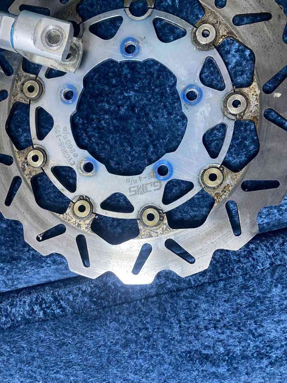 السلام عليكم صدر وفج وفلنجة ودبلات خلفي الكل مكفول يرهمن فحل ونثية ولد وبيهن ثعلب للبيع سعرهن 250 بي مجال بسيط تريد أي قطعة عادي ابيع ميعجبك السعر اعبر باحترام مكاني بغداد الشعلة شتحتاج راسلني خاص او *********** بس واتساب  تحياتي للجميع
