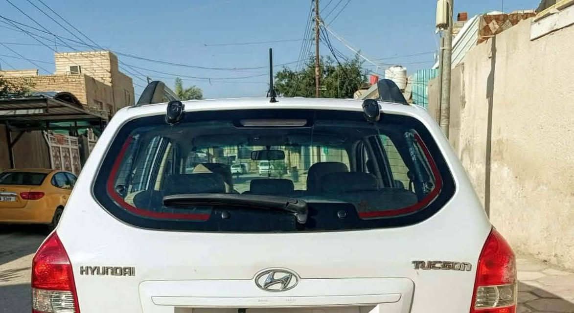 سلام عليكم عدنه سياره لبيع او مراوس حسب قناعه نوع سياره توسان خليجي موديل 2009بسمي سياره ماشيه 160الف حقيقي مكفوله سياره من كصه ونقل جثه وكلبه شاصي مكفول ولعيب شرعي مكينه وكير وحداديه تبريد  سياره اي نقص مابيهه سنويه لغايه 27.   ملاحظه سياره بيهه صبغ مكانات بدون دواخل سعر 120بيهه مجال لطيبين العنوان ميسان عماره تفاصيل اكثر اتصل على رقم ***********
