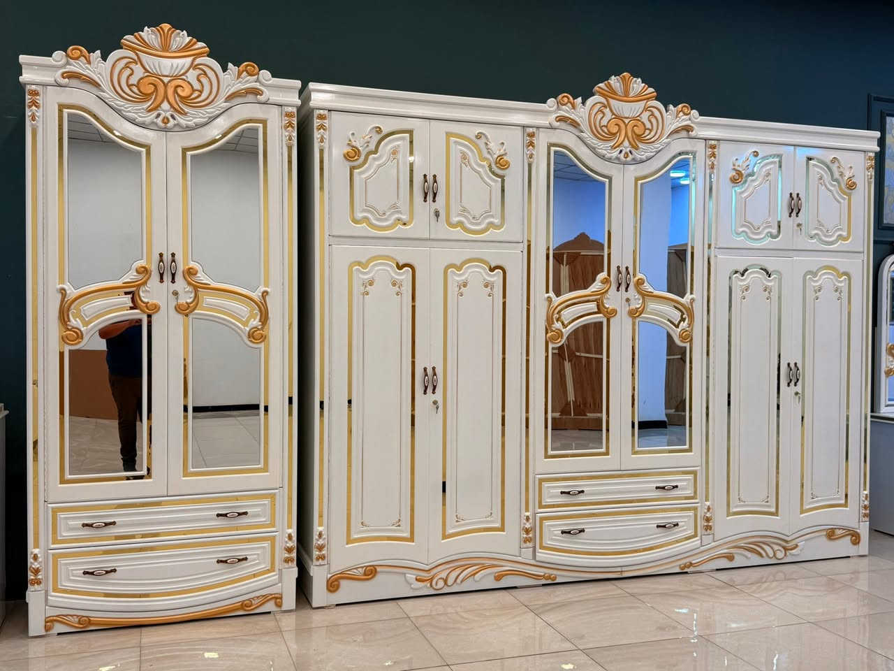 موديل ( زهرة الاوليڤيرا )

‏‎فخر النجاره العراقيه 

السعر 3 ملايين وربع فقط

‏‎الغرفه سته باب طابقين 

ملاحظه : الصبغ المستخدم صبغ سيارات ( شركة الامل اول 

شركه تستخدم صبغ السيارات ) )

‏‎الابواب تحتوي على اكثر نرماده عمليه 

‏‎الخارج mdf والداخل صاج طبيعي 

‏‎تحتوي على 10 قطع

‏‎زاويه الملابس بابين بارتفاع الكنتور 

السرير بلوك ستة ارجل 

‏‎عرض الكنتور 340 سم

‏‎ارتفاع الكنتور 275 سم 

‏‎عرض زاوية الملابس 120 سم 

عرض الكنتور ويه زاوية الملابس 460 سم

الشازلون قاصه جدا ضخم 

‏‎الطابوريه هديه 

‏‎السعر 3250 فقط

‏‎الشد والتوصيل مجانا الى جميع محافظات العراق 

‏‎العنوان : واسط / العزيزيه / قرب كراج بغداد 

‏‎للاستفسار اكثر : *********** // ***********
