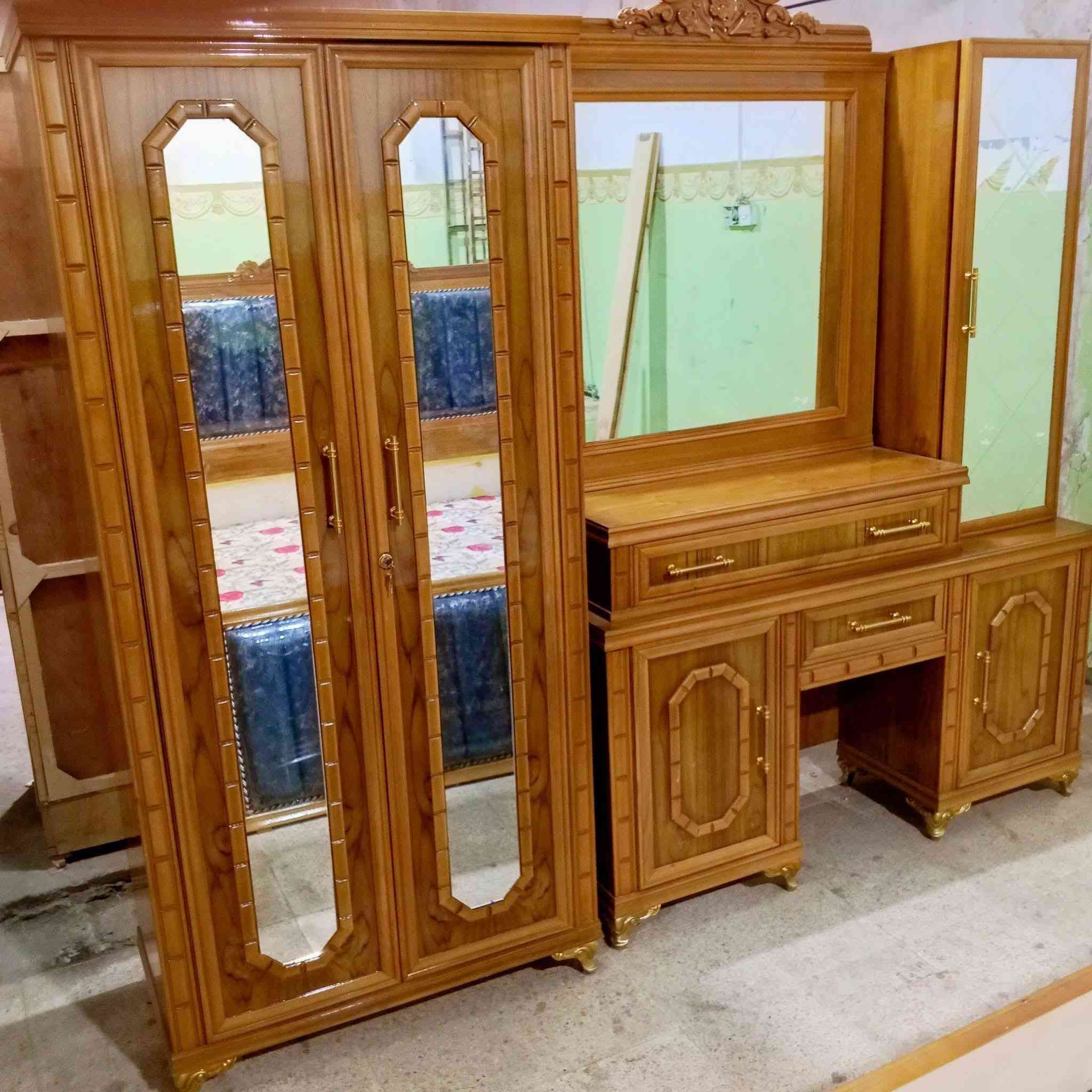باقي قطعه واحده فقط عليها عرض شغل ايد تفصال العنوان حسنكوي مقابيل اعدادية تلعفر نجارة الأمين للاستفسار ***********
