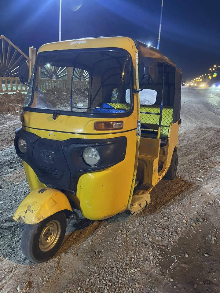 السلام عليكم تكتك للبيع 2018 شهر 11 اوراق كامله بيها خياسات ومكينه تنقص السعر 1900 وبيها مجال مكاني  الزعفرانيه ***********
