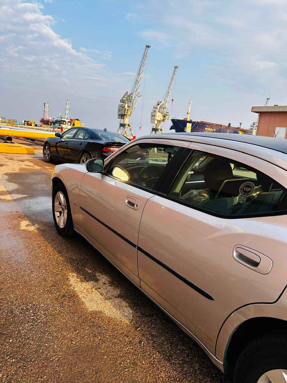 جارجر 2010
محرك 3500 
ماشية 179 ميل 
حادث جاملغ وبنيد 
محرك جديد 
السعر 110
المكان الناصرية 
***********
