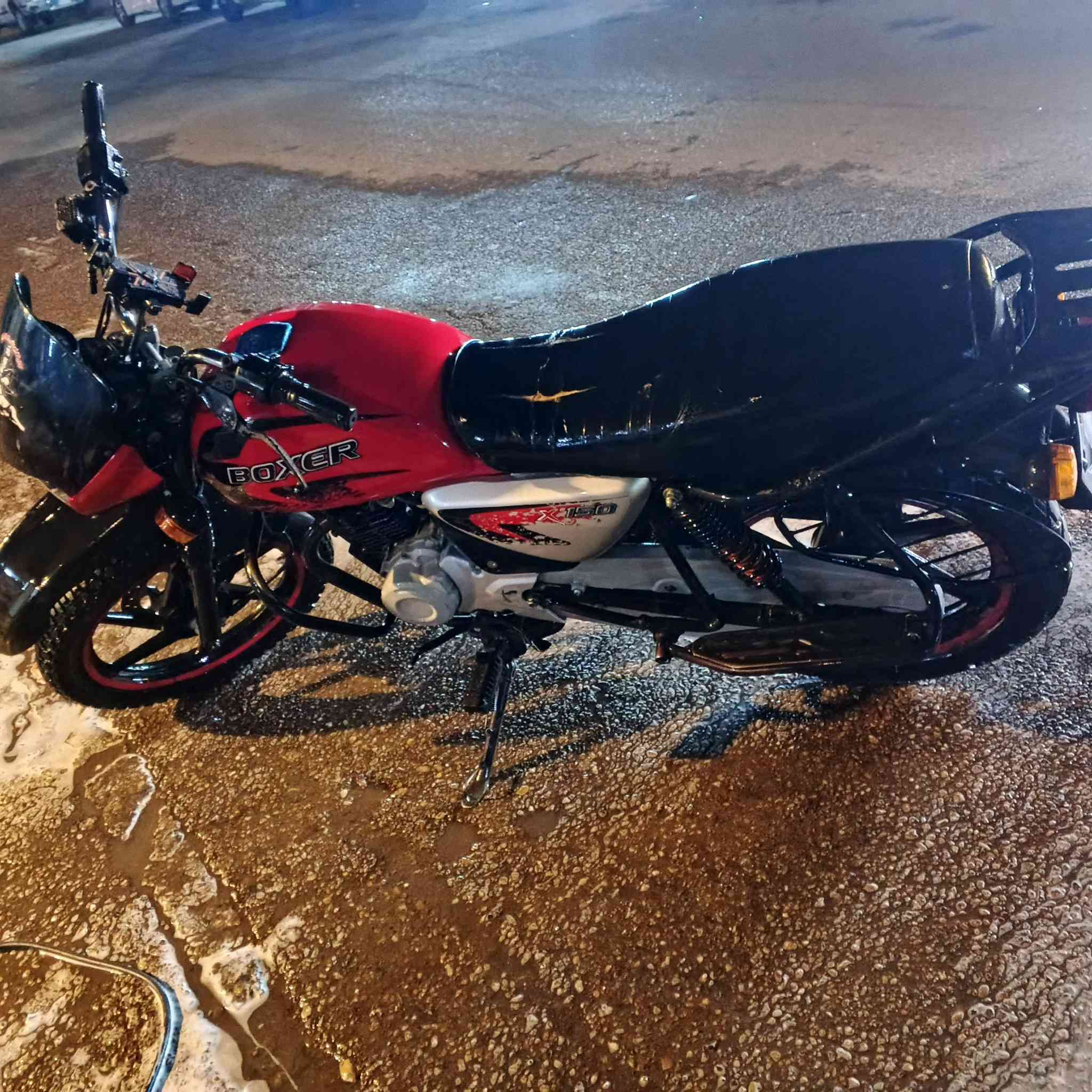 سلام عليكم دراجه بوكسر جبلي موديل ٢٢كامله دراجه 
مكانها بغداد البياع سعرها 800وبيها مجال بسيط تجي تفحص وتاخذ وتروح اورقها ماكو اني اتكفل بكلشي يعني تاخذ من باب البيت نقصها شاره يمنه وستاند تعليك 
كهربايات كلها شغاله رقم تلفون ***********
