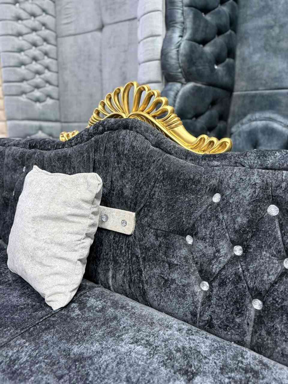 معرض اليقين الاثاث المنزلي
ديوان ملكي تاج شغل درجة اولى حطاطة خشب مقعد بلوك اسود سفنج 10سانتيم 
ضمان حقيقي 5سنوات سفنج +خشب
للحجز او الاستفسار ***********
متوفر جميع الموديلات والقياسات حسب الطلب وبسعر المعمل
للحجز او الاستفسار ***********وبي واتساب
