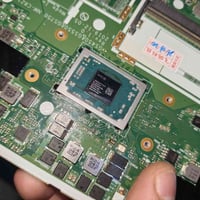 معالج • AMD