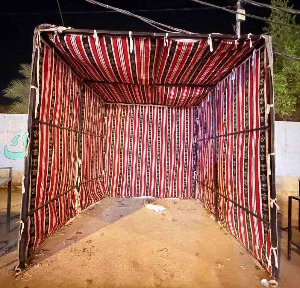 السلام عليكم..
تكيه للبيع تفصال خاص الحديد يجي تلبيس قطعه بقطعه

 حديد درجه اولى وكله ثكيل 

قماش عربي ثخين درجه اولى تفصال خاص. 

 قياسه طول 3 متر عرض 3 متر ارتفاع 3 متر 

التكيه جديده شغل العام 

الاستفسار المراسله على الخاص او على الرقم ***********

مكاني ناصريه مركز
