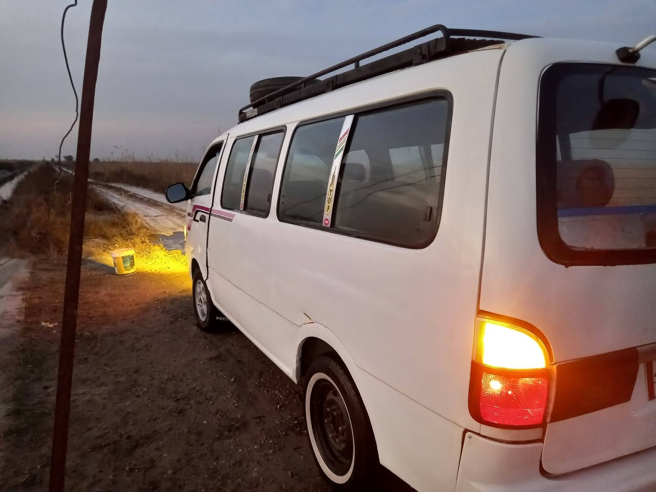 سياره للبيع موديل ٩٨ بسمي مصفرة السعر ٥٥ وبيها مجال  مكان دجيل هاتف  ***********
