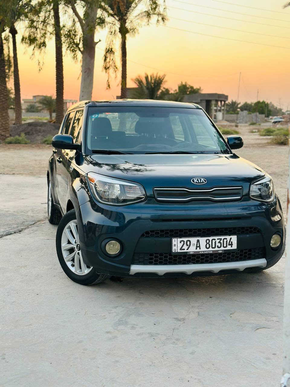 السلام وعليكم للبيع كيا صول مديل ٢٠١٨ محرك ٢٠٠٠ جي دي اي  ماشيه ١٣٠ رقم واسط بسمي مشروع وطني وين ما تريد احولك سنويه بسمك  السياره جاهزه من كل ناحيه كبل تنزل للشارع مابيها نقص كلشي حادثها بنيد فقط بدون ارباكات صور الحادث مرفقه مع المنشور مكان السياره بغداد جسر ديالى الجديد (كرغوليه)  السعر 125 وبيه مجال ترهم وعده بمقدمه لا تقل عن ٥٠ وفوك  للاستفسار اكثر لاتصال على الرقم ***********
