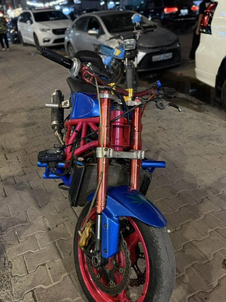 السلام عليكم
kawasaki636 2004
شاصي بواري مال خارج
دراجه خير من الله نكره بل وكت
بيه هواي غراض حلوه
عمبار برمبو  اصلي❤️‍🔥
صلنصه مايف👿
فج ابو الطره Toklco
دواسات NDC
بكره 65
صدر كرزي🩷
عضمه سكليتر motion pro
والباقي كله كدام عينك 
عليه ادامه كامله فيت بم نوزلات فلتر شوته
تبديلت دهن Liqui Moly 
مكلف بل نشر اي ستفسار 
***********
مكاني الدوره
