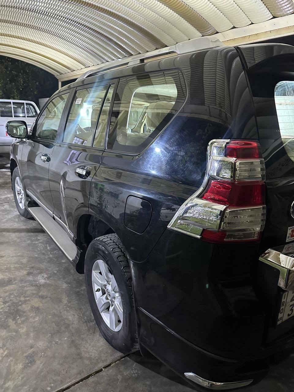 تويتا لاندكروز برادو 2017
سيارة جديدة جدا وكاله ساز
المسافه المقطوعه ١٤٠ الف كم
محرك كير واير بشرط مامفتوح 
سيارة حيل نظيفة كلشي عل بلاد جديد 
سنوية هزة كلشي جديد مدفوع لـ
باسمي السنوية بشرط تحويل وغرامـة
سيارة مابيـها دينار مصرف كامل من كل نواحي
رقم صاحب سيارة ***********
